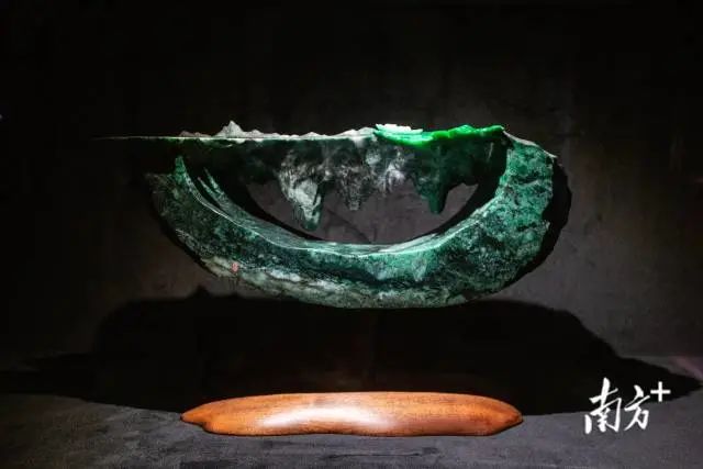 揭阳玉都精品翡翠摆件。 图片